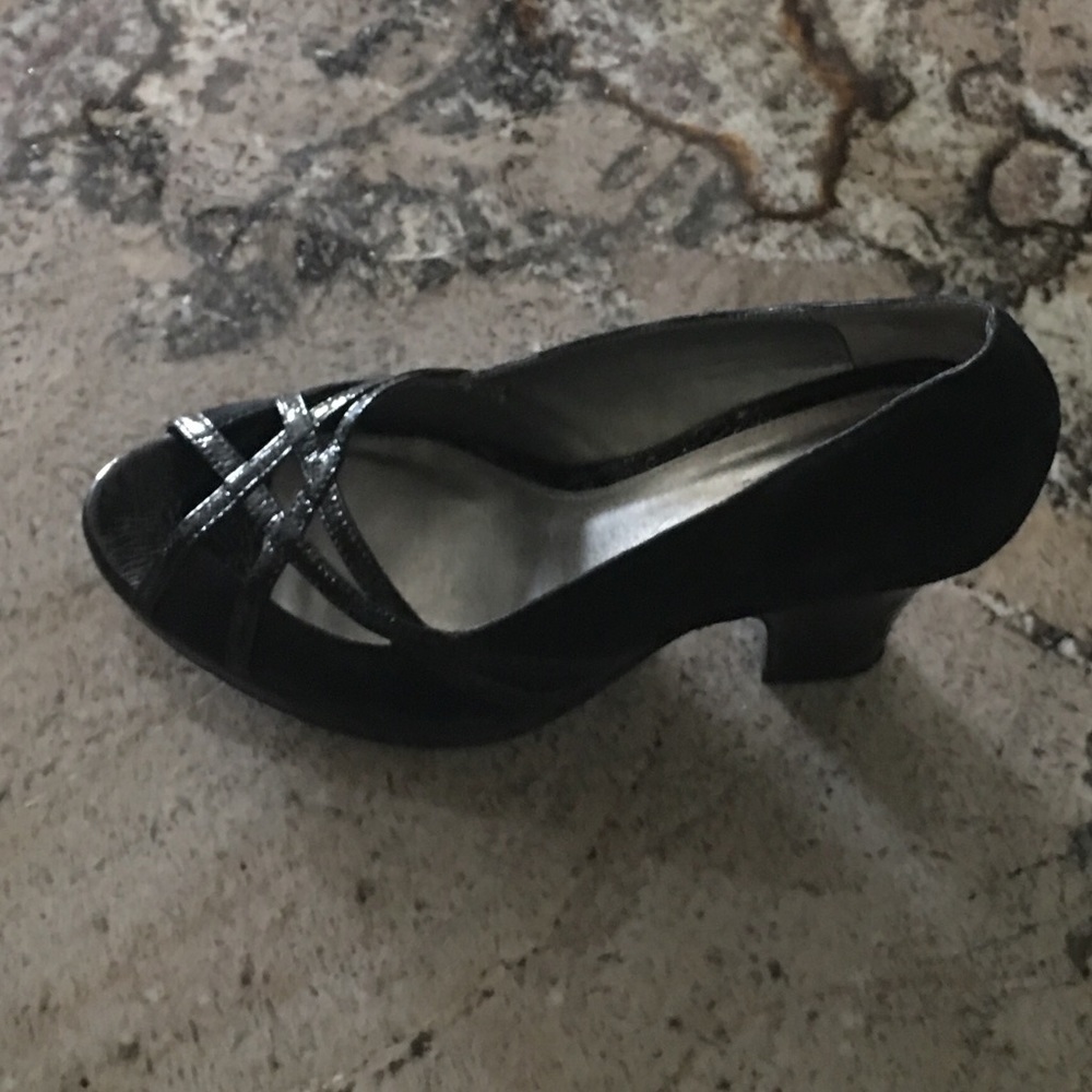 KENNETH COLE VINTAGE INSPIRED WEDGE PUMPS SIZE 7.5